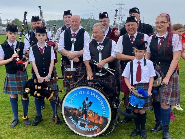 photo of pipe band